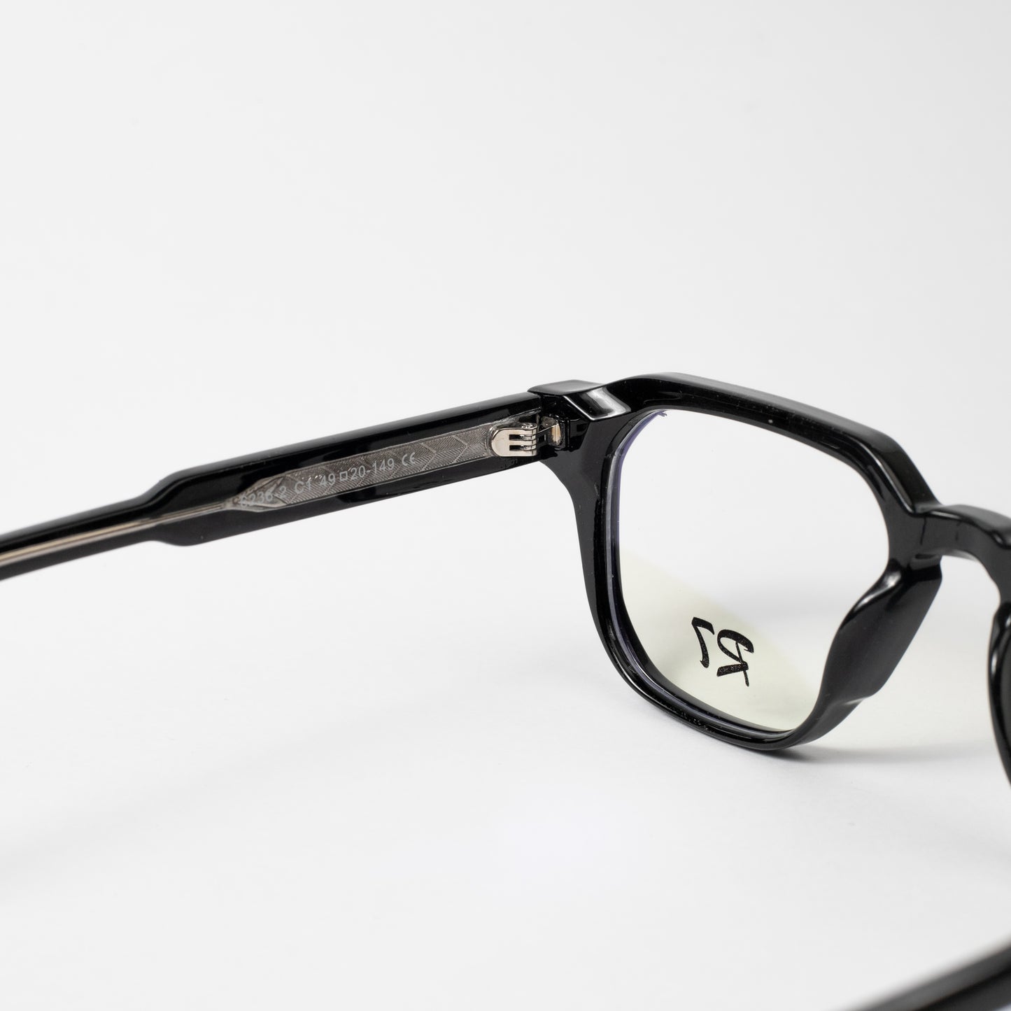 R7 bold 02