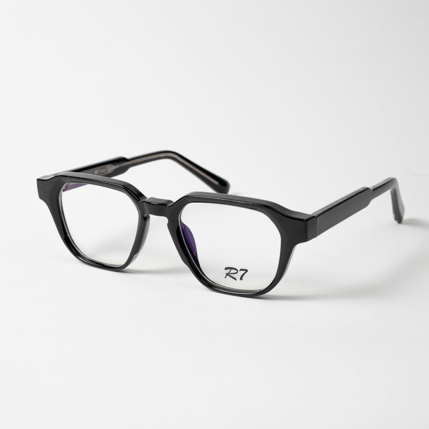 R7 bold 02